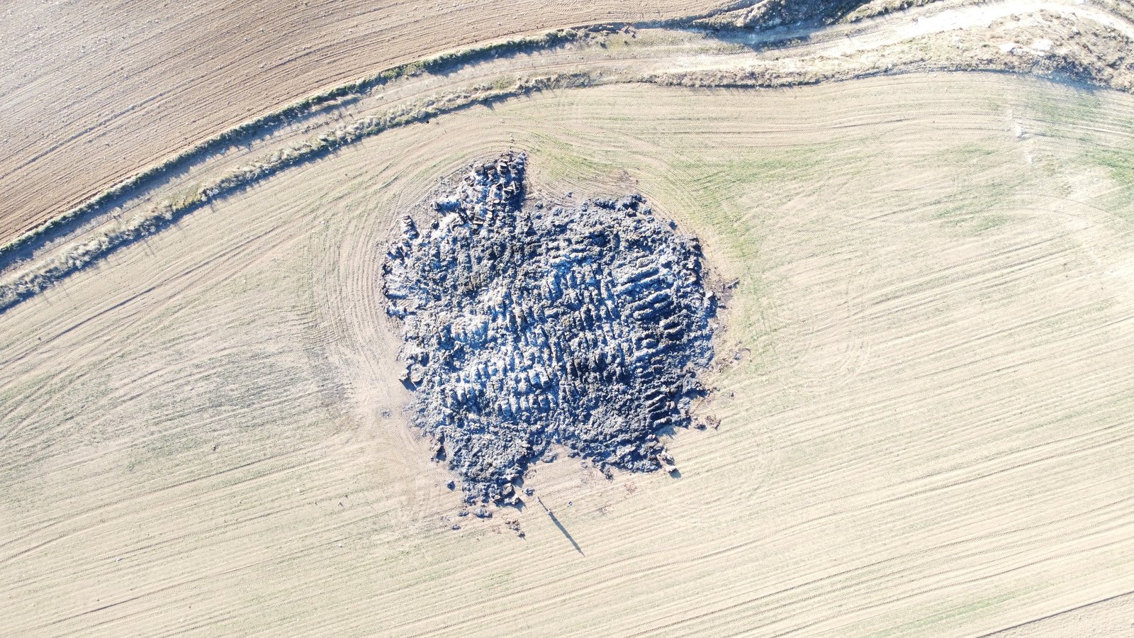 Vuelo cenital sobre una parcela agrícola para el levantamiento del área afectada